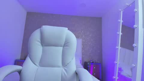 Snapshot of kayliebrooks chatting on 12-22-25, 07:00 kayliebrooks online show from 12-22-25, 07:00