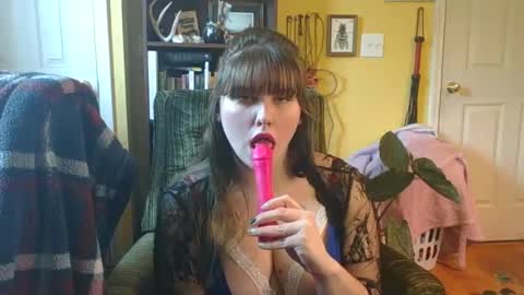 Snapshot of kaytiebird96 chatting on 12-16-24, 07:21 Katie Bird online show from 12-16-24, 07:21