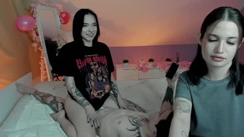 Snapshot of kebesheska chatting on 01-16-25, 11:15 Seb Polly Roxy Jonny online show from 01-16-25, 11:15