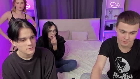 Snapshot of kebesheska chatting on 01-27-25, 11:11 Seb Polly Roxy Jonny online show from 01-27-25, 11:11