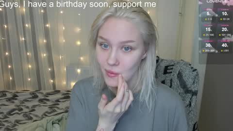 Snapshot of kebesheska chatting on 02-05-25, 01:54 Seb Polly Roxy Jonny online show from 02-05-25, 01:54