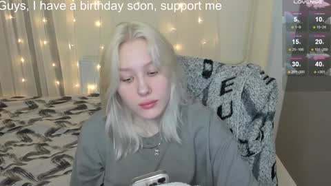 Snapshot of kebesheska chatting on 02-05-25, 04:58 Seb Polly Roxy Jonny online show from 02-05-25, 04:58