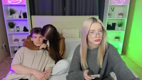 Snapshot of kebesheska chatting on 02-09-25, 02:29 Seb Polly Roxy Jonny online show from 02-09-25, 02:29