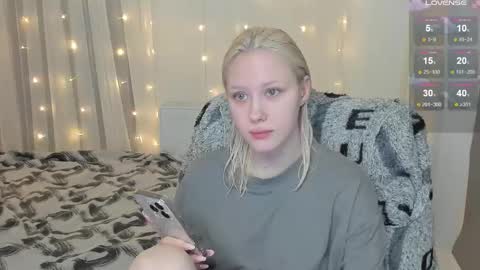 Snapshot of kebesheska chatting on 02-12-25, 01:48 Seb Polly Roxy Jonny online show from 02-12-25, 01:48