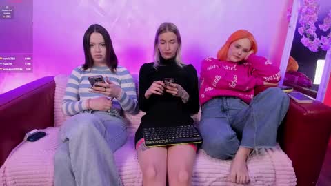 Snapshot of kebesheska chatting on 03-04-25, 02:53 Seb Polly Roxy Jonny online show from 03-04-25, 02:53