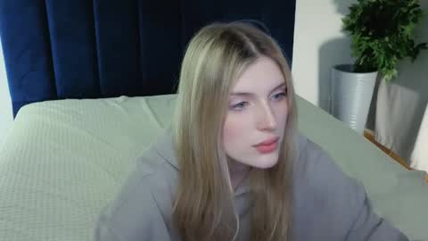 Snapshot of kebesheska chatting on 09-22-25, 02:08 Seb Polly Roxy Jonny online show from 09-22-25, 02:08