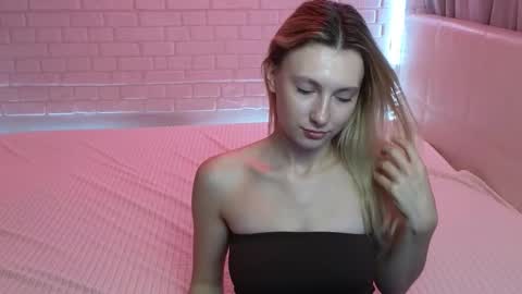 Snapshot of kebesheska chatting on 10-24-25, 09:38 Seb Polly Roxy Jonny online show from 10-24-25, 09:38