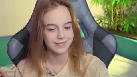 Snapshot of kebesheska chatting on 11-16-25, 04:23 Seb Polly Roxy Jonny online show from 11-16-25, 04:23