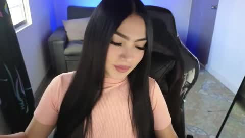 Snapshot of keeiity_moon chatting on 04-28-26, 08:14 keeiity_moon online show from 04-28-26, 08:14