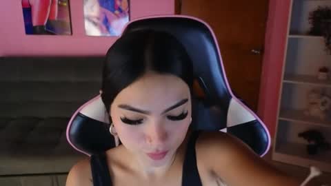Snapshot of keeiity_moon chatting on 05-07-26, 01:38 keeiity_moon online show from 05-07-26, 01:38