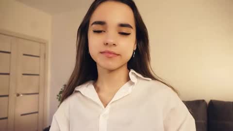 Snapshot of keeleyreineck chatting on 05-13-26, 06:11 Nika online show from 05-13-26, 06:11