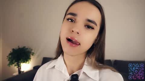 Snapshot of keeleyreineck chatting on 05-14-26, 05:58 Nika online show from 05-14-26, 05:58
