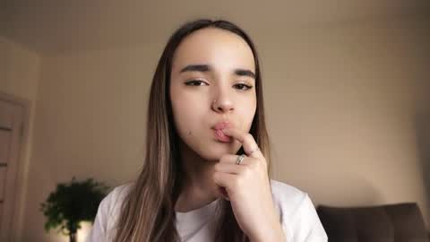 Snapshot of keeleyreineck chatting on 05-31-26, 07:04 Nika online show from 05-31-26, 07:04