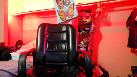 Snapshot of keepingmiyouth chatting on 01-13-26, 08:03 Dexter online show from 01-13-26, 08:03