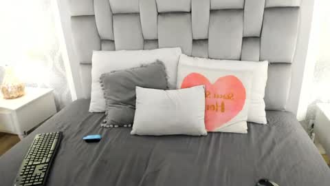 Keiira Fox online show from 04-12-26, 07:30