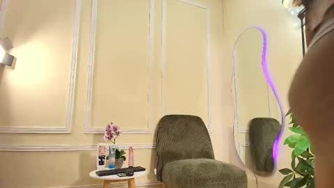 Snapshot of keila_hott20 chatting on 10-08-25, 12:25 keila online show from 10-08-25, 12:25