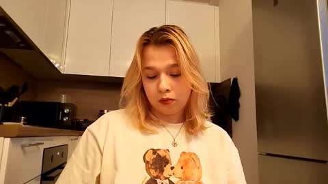 Snapshot of keilarudel chatting on 12-17-25, 11:49 Lisa online show from 12-17-25, 11:49