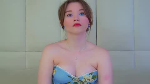 Keira online show from 05-17-26, 06:33