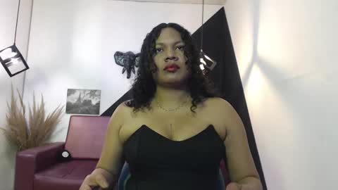 Snapshot of keiraluna chatting on 12-16-25, 06:35 online show from 12-16-25, 06:35