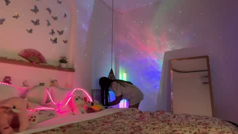 Snapshot of keirasworld chatting on 06-17-26, 12:13 keira online show from 06-17-26, 12:13