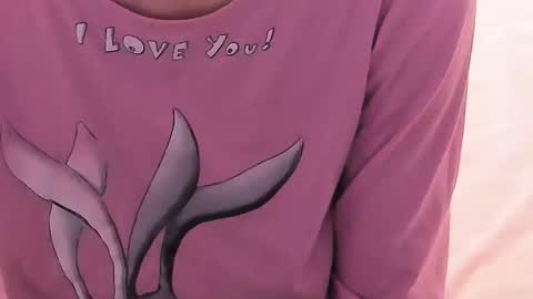 Snapshot of kellefox chatting on 10-28-25, 08:40 Linda online show from 10-28-25, 08:40