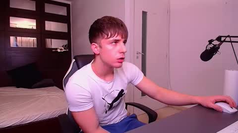 Snapshot of kellenwest chatting on 12-16-25, 11:15 KellenWest online show from 12-16-25, 11:15