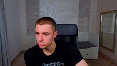 Snapshot of kellenwest chatting on 05-17-26, 04:21 KellenWest online show from 05-17-26, 04:21