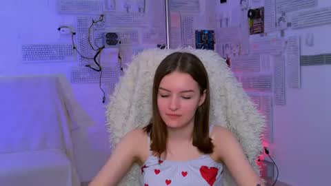Snapshot of kelliebanshe chatting on 06-19-26, 04:50 kelliebanshe online show from 06-19-26, 04:50