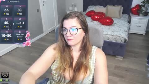 Snapshot of kellielowie chatting on 02-05-25, 10:51 kellielowie online show from 02-05-25, 10:51