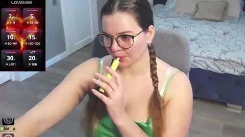 Snapshot of kellielowie chatting on 02-19-25, 08:12 kellielowie online show from 02-19-25, 08:12