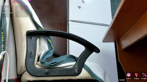 Snapshot of kelly_case18 chatting on 03-11-25, 06:00 KELLY online show from 03-11-25, 06:00