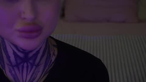 Kelly online show from 11-04-25, 01:43