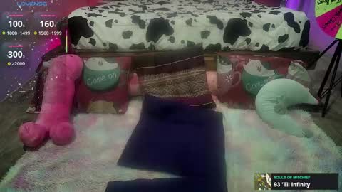 Snapshot of kellycakemeow chatting on 10-20-25, 06:03 Kelly online show from 10-20-25, 06:03