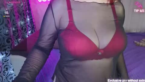 Snapshot of kellycrystall chatting on 12-20-25, 08:10 kellycrystall online show from 12-20-25, 08:10