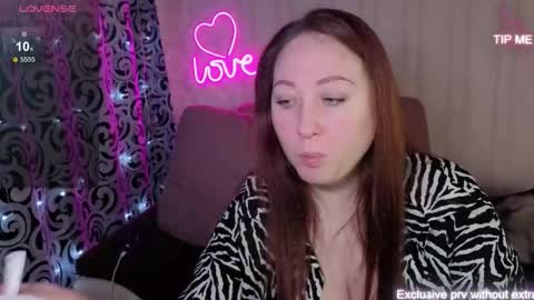 Snapshot of kellycrystall chatting on 01-18-26, 08:51 kellycrystall online show from 01-18-26, 08:51