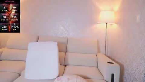 Snapshot of kellyfernandes chatting on 07-08-26, 01:43 vanessa online show from 07-08-26, 01:43