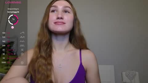 Snapshot of kellykeat chatting on 10-25-25, 07:19 Princess Kelly online show from 10-25-25, 07:19