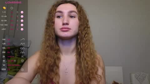 Snapshot of kellykeat chatting on 11-26-25, 03:07 Princess Kelly online show from 11-26-25, 03:07