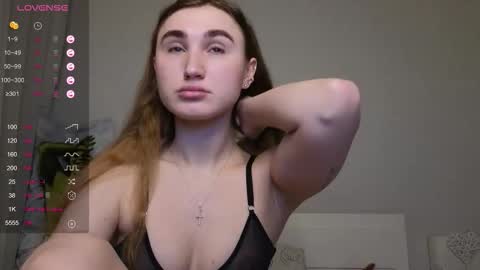 Snapshot of kellykeat chatting on 02-09-26, 09:41 Princess Kelly online show from 02-09-26, 09:41