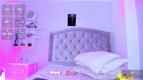 kellyMillian  online show from 12-07-24, 07:43