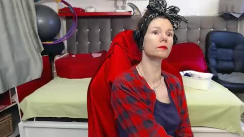 kelly online show from 10-27-25, 10:41