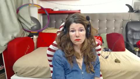 kelly online show from 11-12-25, 01:28