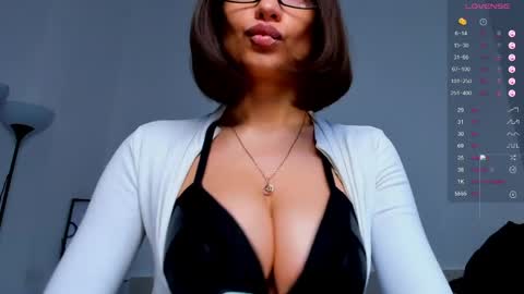 Snapshot of kellysmits chatting on 05-19-26, 06:42 kellysmits online show from 05-19-26, 06:42