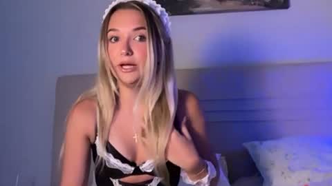 Snapshot of kelseyblu chatting on 06-20-26, 12:14 Kelsey Blu online show from 06-20-26, 12:14