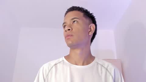 Julian Rivera   online show from 11-02-25, 01:35