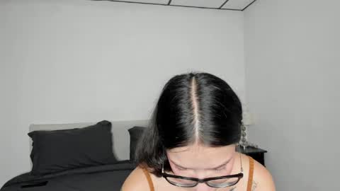 Snapshot of kendalgrey01 chatting on 04-30-26, 02:12 Kendal online show from 04-30-26, 02:12