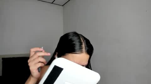 Snapshot of kendalgrey01 chatting on 05-18-26, 02:34 Kendal online show from 05-18-26, 02:34