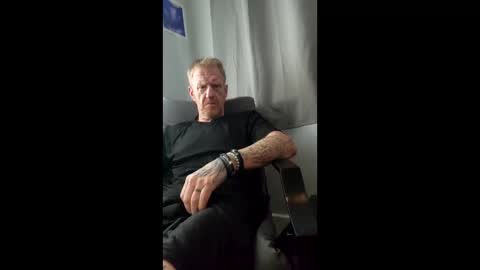 kendall21978 online show from 04-25-26, 06:05