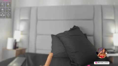 kendall_evanss_ online show from 02-15-26, 08:27