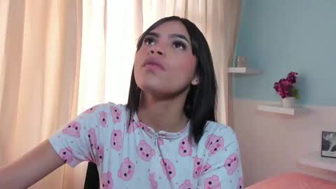 Snapshot of kendall_hernandez chatting on 03-09-26, 02:54 Kendall online show from 03-09-26, 02:54